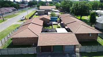 5 Rental Units Across 2 Stands – Ideal for Investors