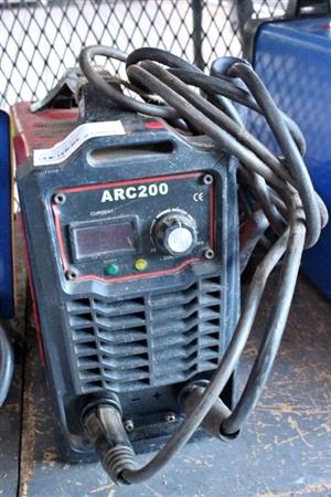 MAT PRO WELDING MACHINE W/CABLES S067130A
