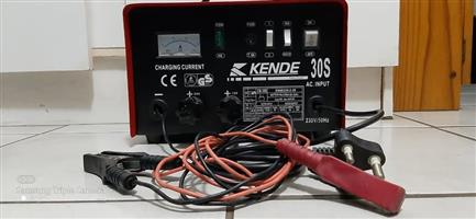 Kende Heavy Duty Car Battery Charger 30Amp 12/24V 