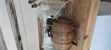 Draft beer dispensing machine