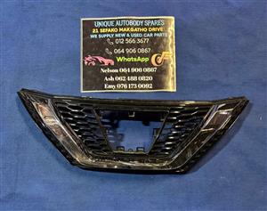 Nissan Qashqai J11 Main Front Bumper Grill