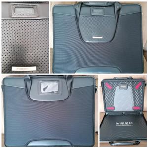 Laptop shoulder carry bag by Mobilis.