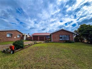 House For Sale in Still Bay West