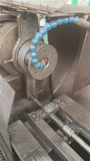 Thread rolling machine
