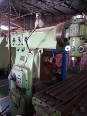 Large universal milling machine for sale