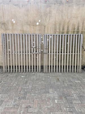 DRIVEWAY GATE