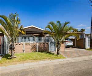 4 Bedroom house with Flatlet in Peerless Park North