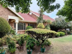 Spacious 4-Bedroom Family Home with Large Garden