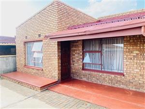 House For Sale in Tsakane Ext 11