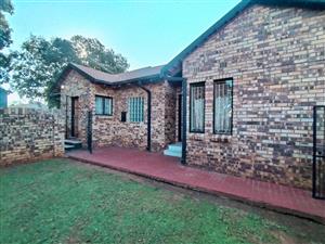 3 Bedroom Shared Property To-Let In Dersley