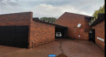 Townhouse For Sale in Westdene