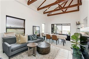 SPACIOUS 2 BEDROOM, 2 BATHROOM APARTMENT TO RENT IN BRYANSTON