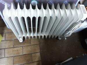 Oil Heater Tropical 14 fins. On Wheels. With long extension. In working condition.