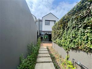 Townhouse For Sale in Sheffield Beach