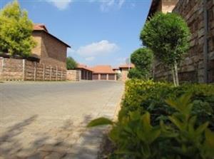 Townhouse Rental Monthly in Annlin & Ext