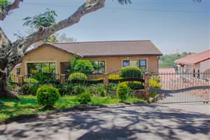 CHERISHED FAMILY HAVEN AWAITS  - A LEGACY OF 30 YEARS MEMORIES