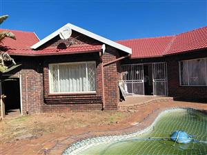 Cluster For Sale in Birchleigh