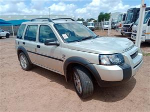 STRIPPING 2006 LAND ROVER FREELANDER 2.0 HSE Td4 5dr GREY