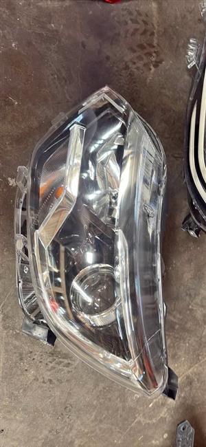 Renault triber left headlight