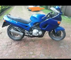 2006 kawasaki ZZR 400K to be sold as is! Needs petrol pump and some tlc 