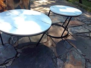2 round coffee tables 