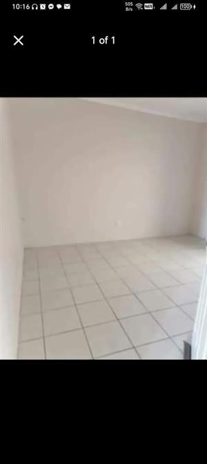 Turffontein Haddon backroom to rent 