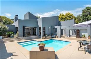 LUXURY 5 BEDROOM FAMILY HOME IN EDENVALE, GAUTENG FOR SALE