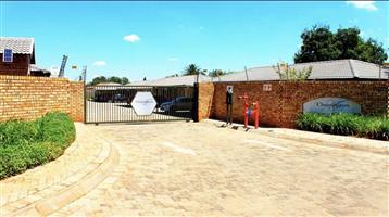 Townhouse Rental Monthly in Dawn Park