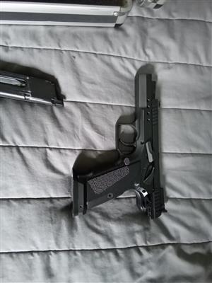 KWC CZ75 Tactical CO2 Air Pistol - 4.5 mm .box. holster.