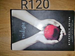 Twilight – Stephenie Meyer (Paperback)