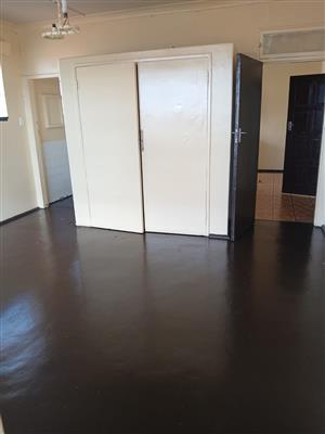La Rochelle, Johannesburg Clean big 1 bedroom to rent  