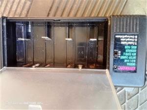 VANSON UNIVERSAL Ni.Cd & Ni-MH BATTERY CHARGER