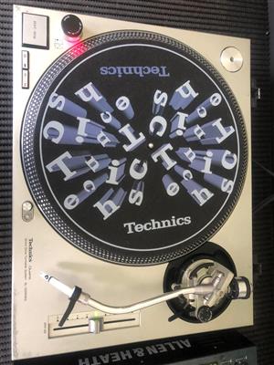 Technics SL 1200 (pair) with ortofon concords and diy DJ stand