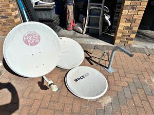 DSTV Satelite Dish plus accessories