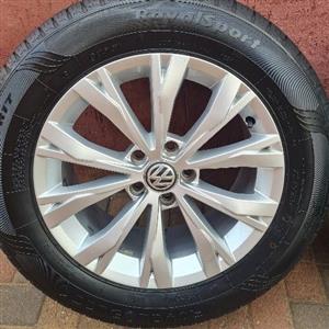 17INCH VW TIGUAN OEM MAGS AND TYRES 