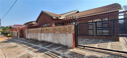 House For Sale in Soshanguve L