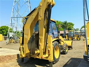 Cat 424d 4x4 geen papers Pretoria new tyres 