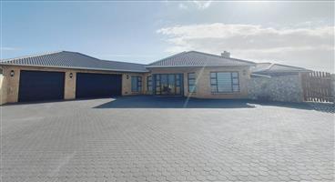Luxury Country Living at the coast with Exceptional Views