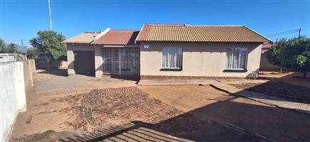 House For Sale in Soshanguve GG