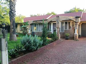 House For Sale in Crystal Park Ext 1