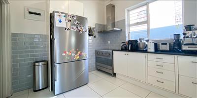 Modern Family Home with Versatile Self-Contained Cottage