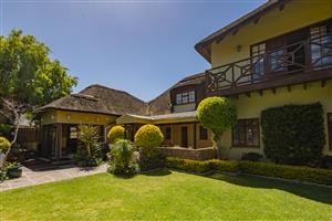 Exceptional Family Living in Prestigious Langerug