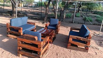 Stofeering kussings / upholstered cushions