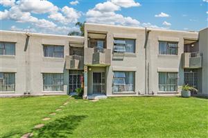 Lovely 2 Bedroom Townhouse With a Small Private Garden