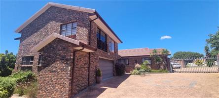 House For Sale in Hartenbos Heuwels