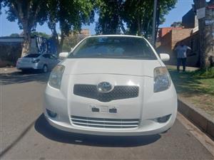 2006 Toyota Yaris spirit T3 Manual White  Petrol,  Service book  Spare key
