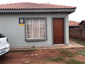 3bed,2bath, kitchen, living area, walled fence, sosha block XX House