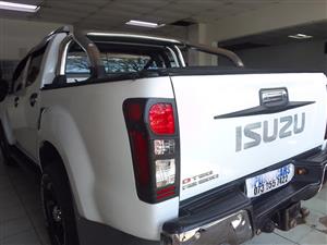 2013 White  isuzu KB 300 D-Teq Manual double cab diesel  with headrest screen 