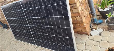 550w solar panel and 2x gel batteries 