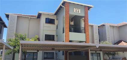 Townhouse For Sale in Greenstone Hill